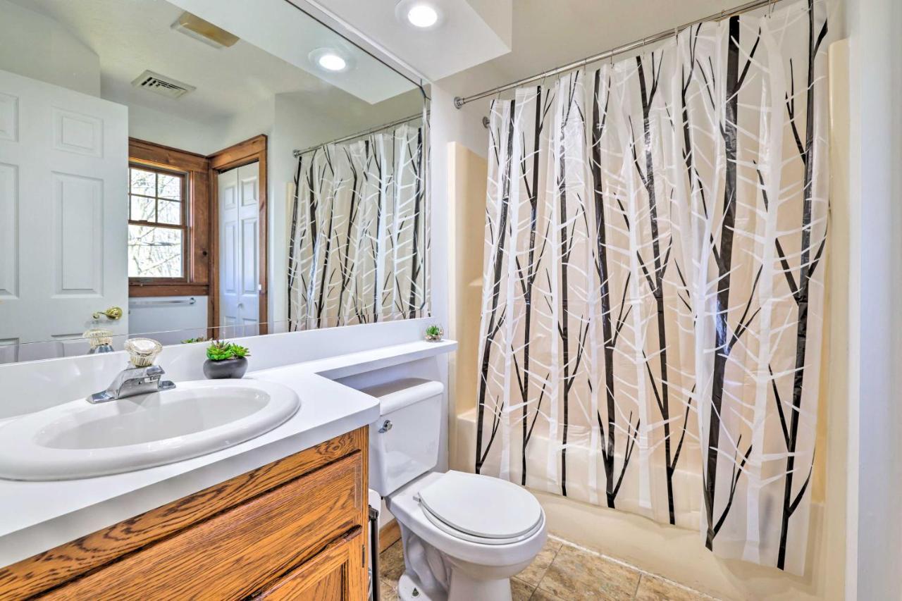Pocono Retreat, 1 Mi To State Park And Ski Access! Tannersville Bagian luar foto