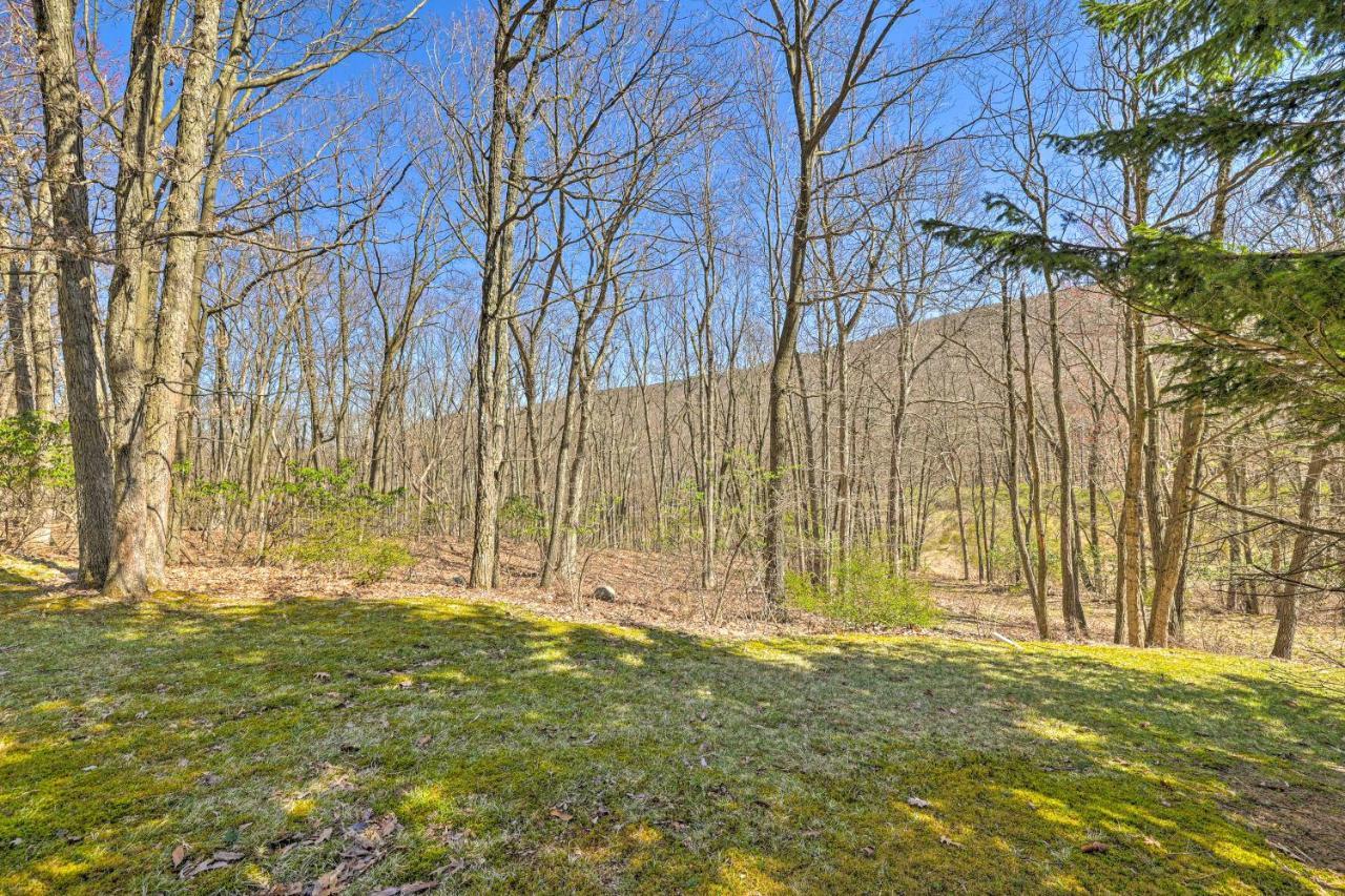 Pocono Retreat, 1 Mi To State Park And Ski Access! Tannersville Bagian luar foto